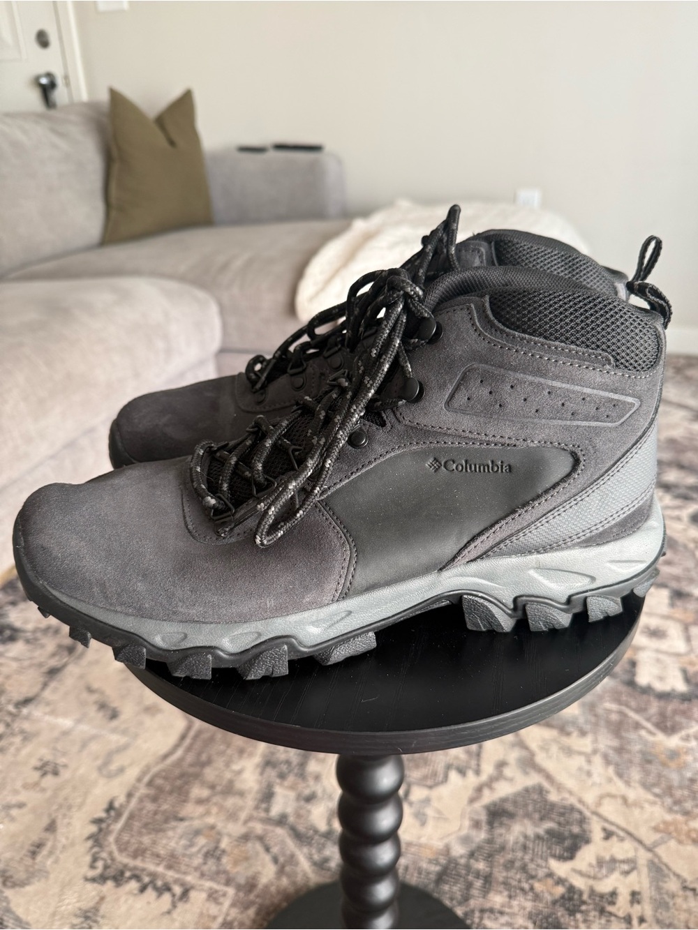 Columbia Men’s Newton Ridge Black and Gray Trail Waterproof Boots SZ 10